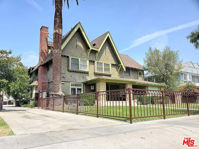 property at 2667 Menlo Ave