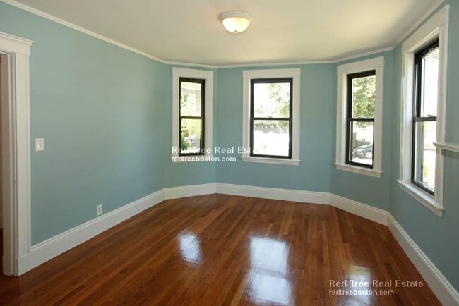 508 Heath St, Unit 1 in Chestnut Hill, MA - Building Photo - Building Photo