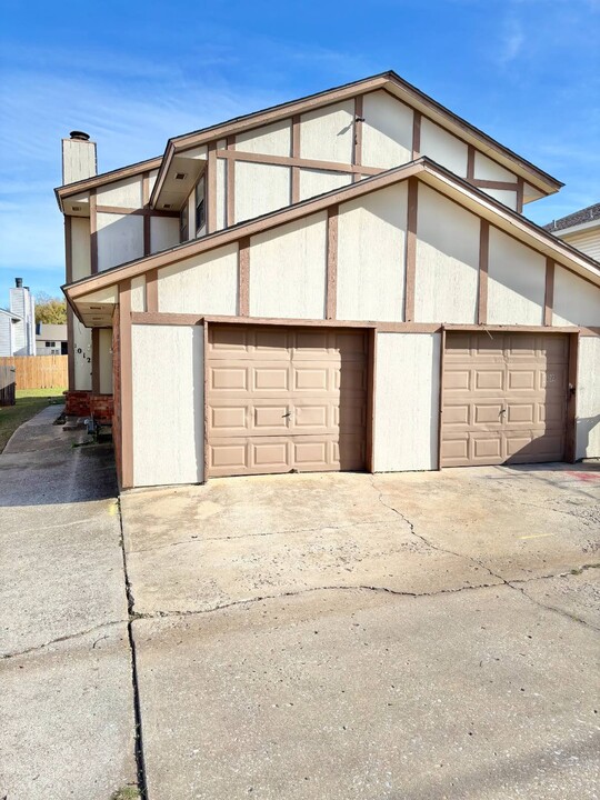 1012 N Chowning Ave in Edmond, OK - Building Photo