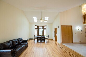 18 Clifford Ave in Tolland, CT - Building Photo - Building Photo