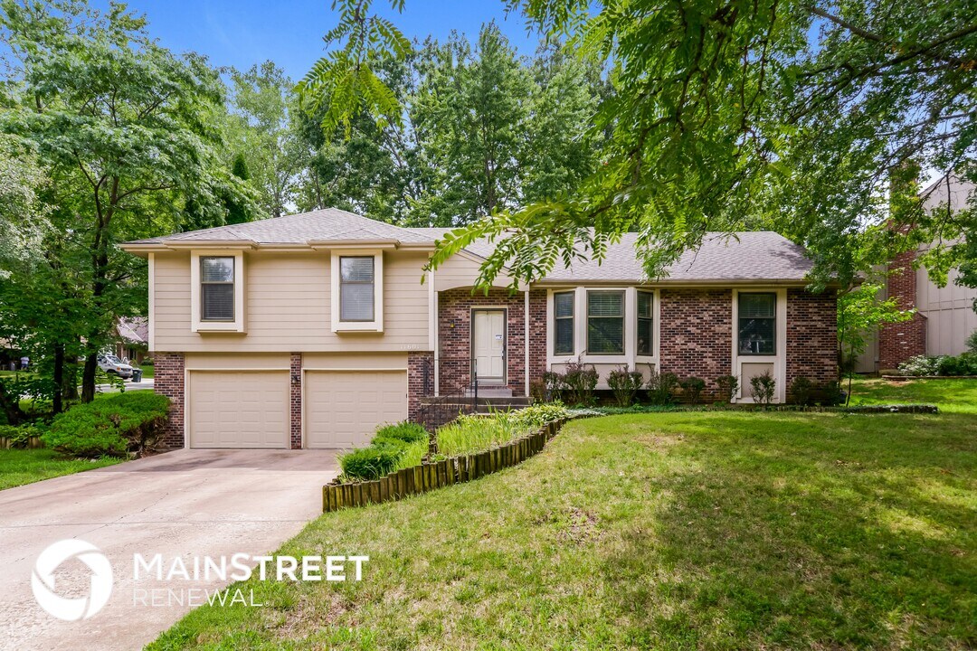 11601 Hemlock St in Overland Park, KS - Building Photo
