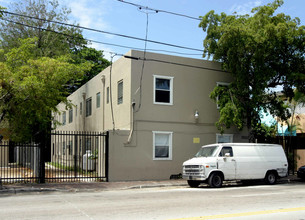 3520 Grand Ave in Coconut Grove, FL - Building Photo - Building Photo