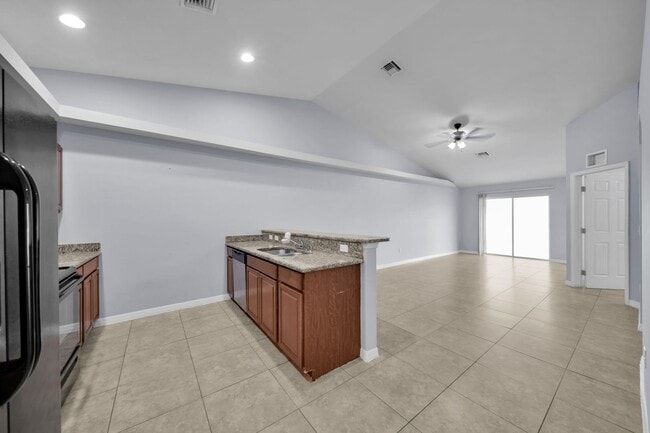 1621 SW 33rd St in Cape Coral, FL - Building Photo - Building Photo
