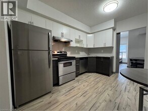 258B Sunview St in Waterloo, ON - Building Photo - Building Photo