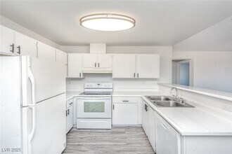2684 Bryandouglas Dr in Las Vegas, NV - Building Photo - Building Photo
