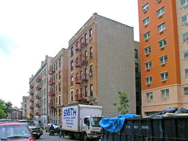 957 Kelly St Apartments