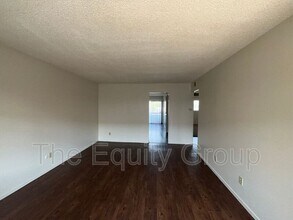 1889 Emma Lee Ln in Hanford, CA - Building Photo - Building Photo