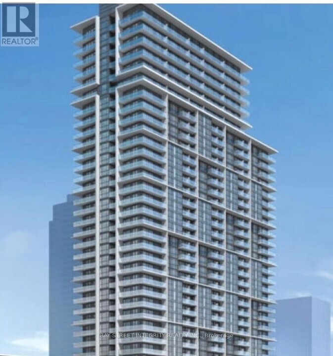4955 Yonge St in Toronto, ON - Building Photo