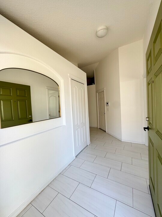 7527 Oxford Garden Cir in Apollo Beach, FL - Building Photo