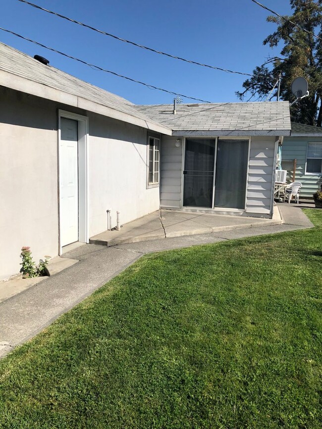 property at 704-704 W 4th Ave