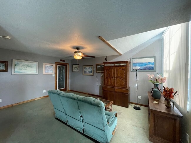 410 Osage Dr in Canyon Lake, TX - Foto de edificio - Building Photo