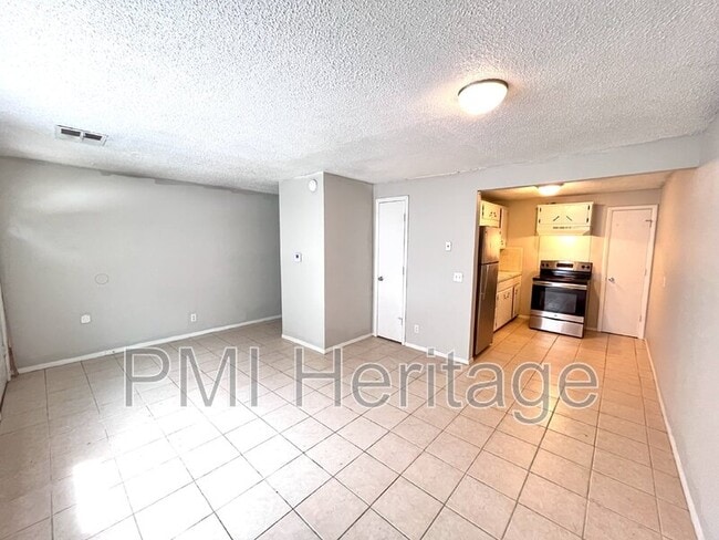 813 N Pleasant St in Springdale, AR - Building Photo - Building Photo