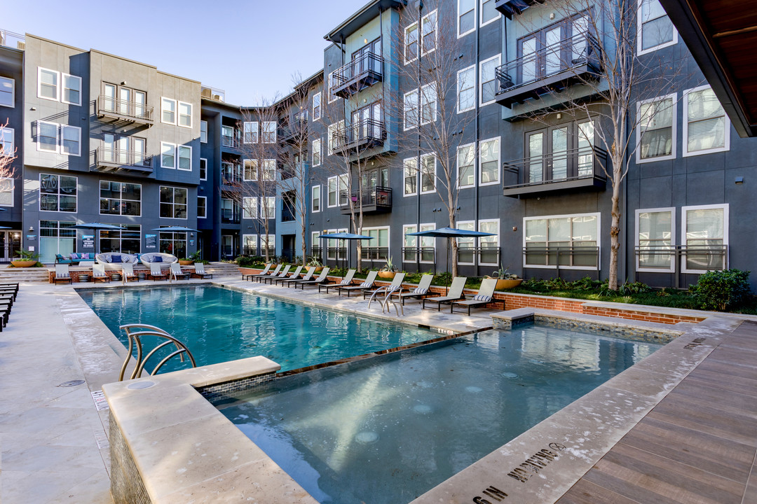 Cortland Galleria in Farmers Branch, TX - Building Photo