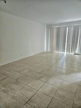 8000 Fairview Dr, Unit 203 in Tamarac, FL - Building Photo - Building Photo