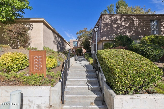 27401 Country Glen Rd in Agoura Hills, CA - Building Photo - Building Photo