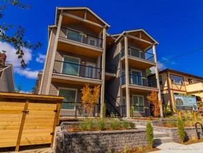 Montana Apartments in Portland, OR - Building Photo - Building Photo