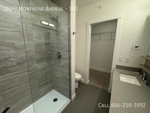 2493 Montrose Ave in Abbotsford, BC - Building Photo - Building Photo