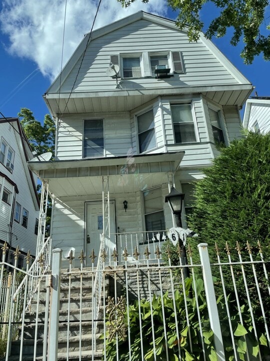 61 Plymouth St, Unit 2 for 1 in Newark, NJ - Building Photo