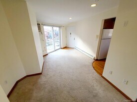 67-08 Exeter St, Unit 3 in Queens, NY - Building Photo
