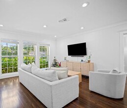 300 Manor Pl in Coral Gables, FL - Building Photo - Building Photo