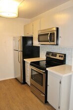 1701 Purdue Ave in Los Angeles, CA - Foto de edificio - Interior Photo