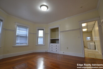 11 Mapleton St, Unit 2 in Boston, MA - Foto de edificio - Building Photo