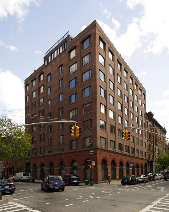 Village Landmark in New York, NY - Foto de edificio