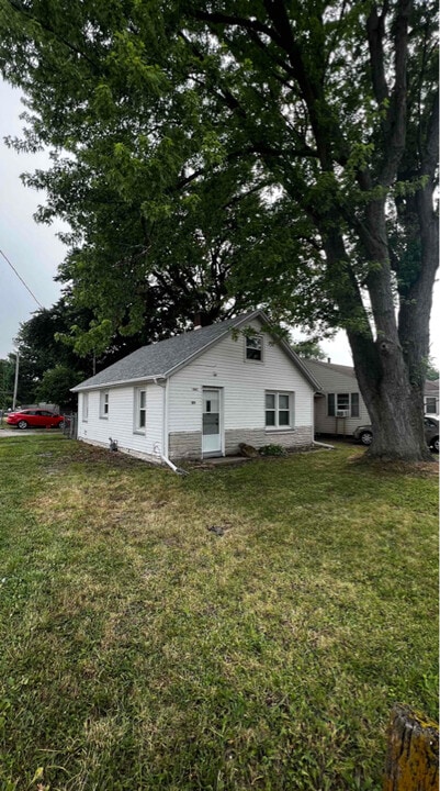 1842 28th Ave in East Moline, IL - Building Photo