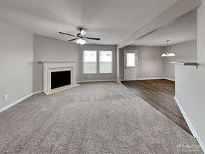 8638 Panglemont Drive in Charlotte, NC - Foto de edificio - Building Photo