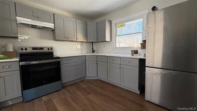 72 Judith Dr in Coram, NY - Building Photo - Building Photo