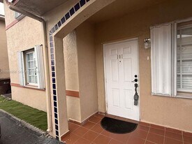 3262 W 70th St in Hialeah, FL - Building Photo