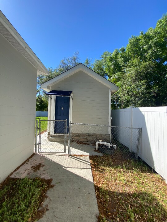 9725 Alsobrook Ave, Unit 2 in Riverview, FL - Building Photo