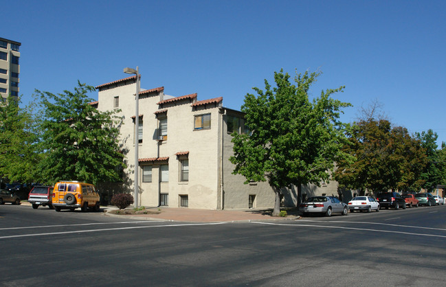 Chestnut Manor Apartments