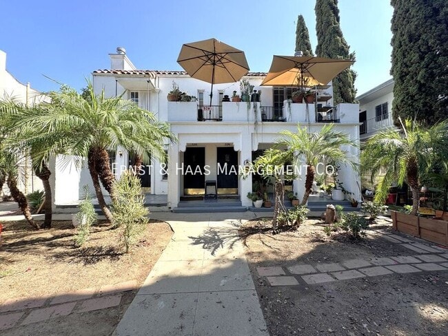 property at 528.5 N Kenmore Ave