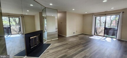 124 Wood Mill Dr in East Windsor, NJ - Building Photo - Building Photo