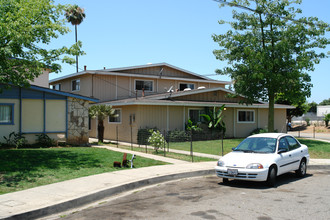 Lansing Circle Apartments in Escondido, CA - Building Photo - Building Photo