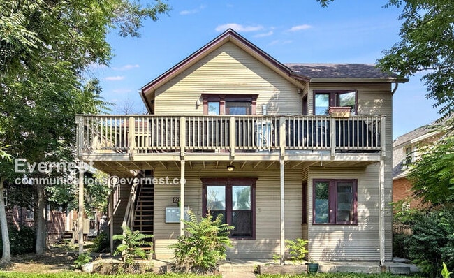 property at 1915 Pine St