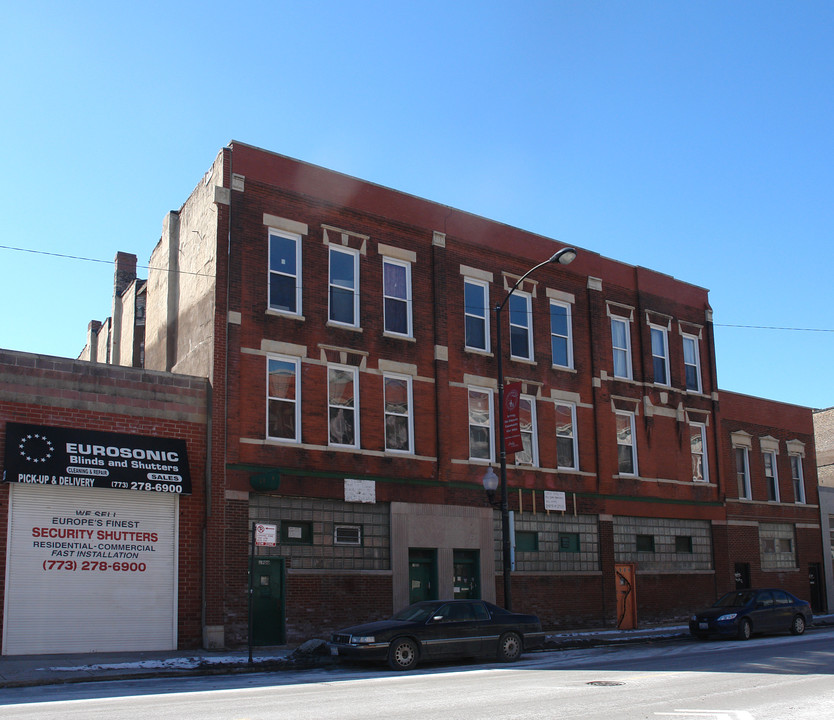 1900-1904 N Milwaukee Ave in Chicago, IL - Building Photo