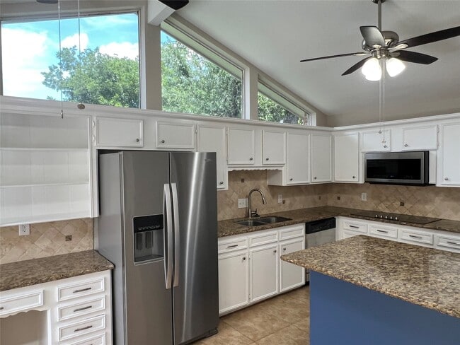 property at 1318 Pinecroft Dr