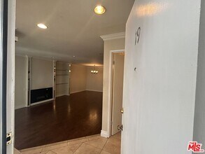5142 Zelzah Ave in Los Angeles, CA - Building Photo - Building Photo