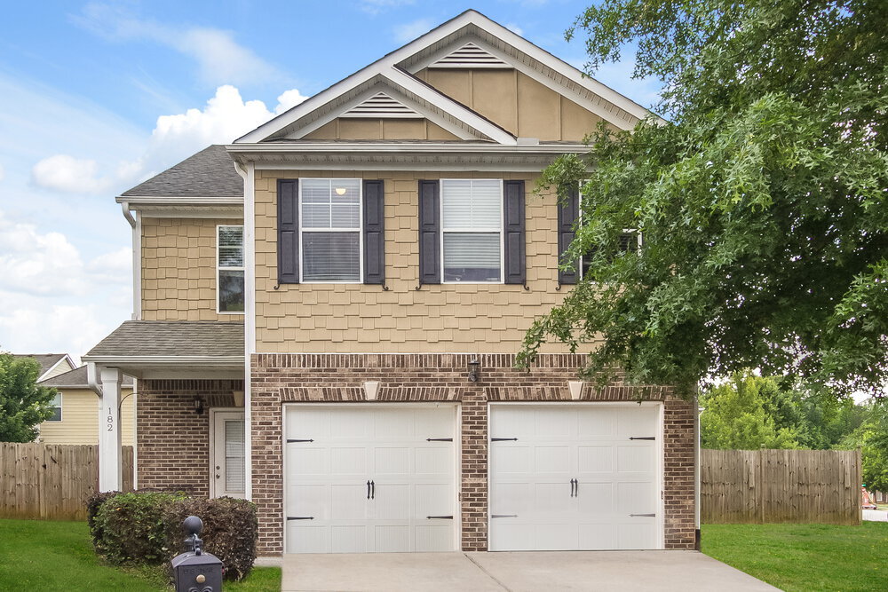 182 Seabreeze Ct in Newnan, GA - Foto de edificio