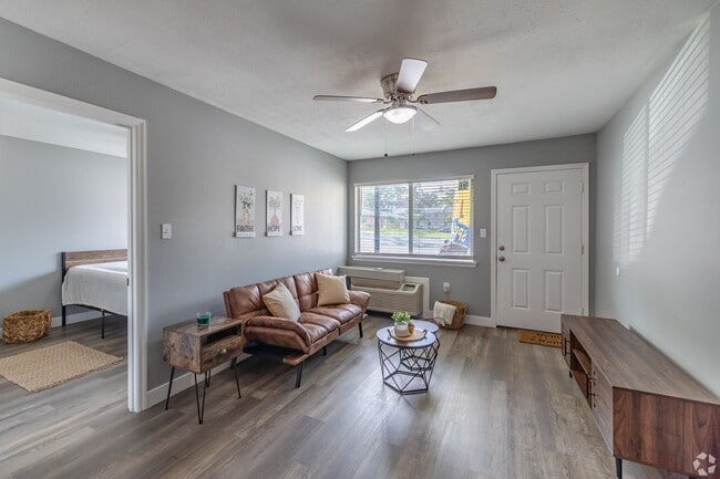 Ashton Park Apartments in Tallahassee, FL - Building Photo - Building Photo