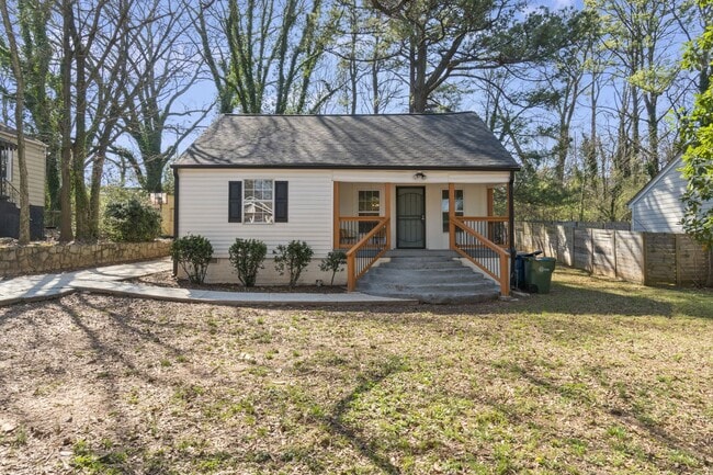 972 Estes Dr SW in Atlanta, GA - Building Photo - Building Photo