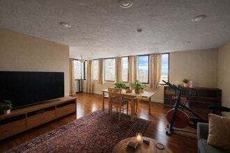 77 Adams St, Unit 303 in Quincy, MA - Building Photo - Building Photo