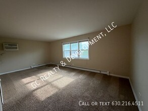 515-525 Highview Ave in Addison, IL - Foto de edificio - Building Photo