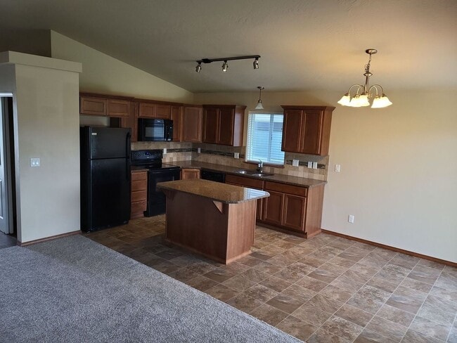 7867 W Kayak Ct in Rathdrum, ID - Foto de edificio - Building Photo