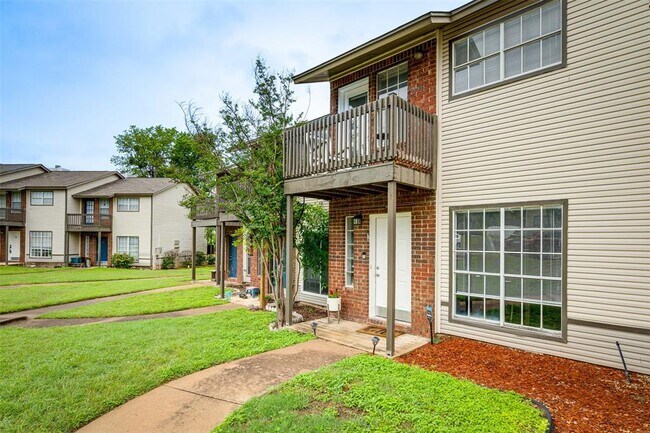 property at 1815 River Crossing Cir