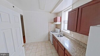 1726 W Girard Ave in Philadelphia, PA - Building Photo