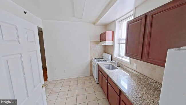 property at 1726 W Girard Ave