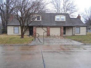 708 Village Dr in Pittsburg, KS - Building Photo - Building Photo